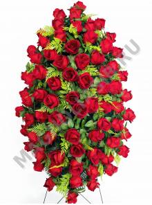 Венок с бархатными бутонами роз на возложение выс.125/140см шир.75см